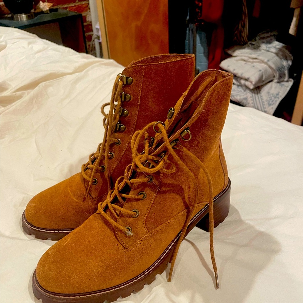 Suede boots